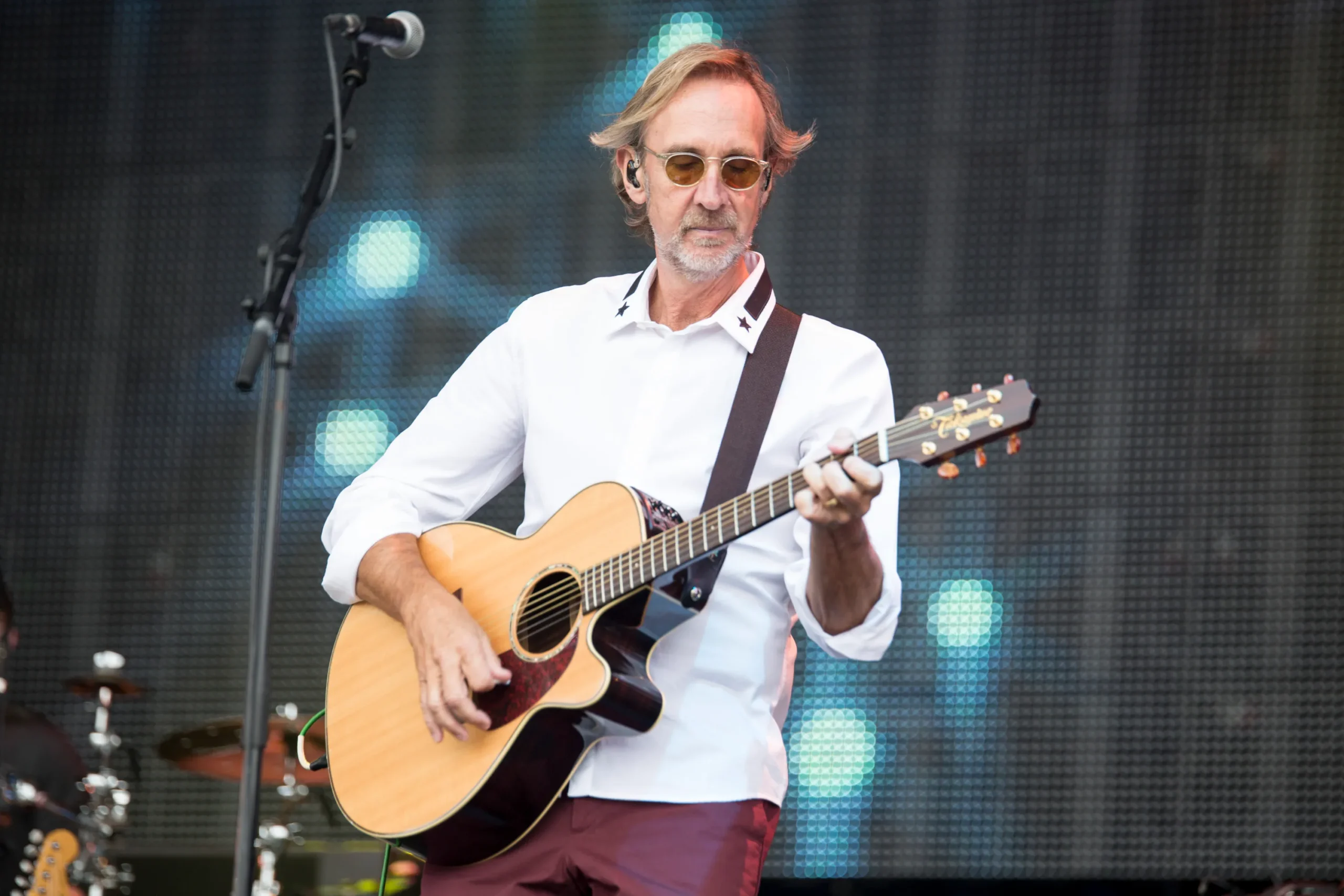 Heartbreaking News: Mike Rutherford  an English guitarist, bassist and songwriter was Confirmed  Dead at the age of 74…….