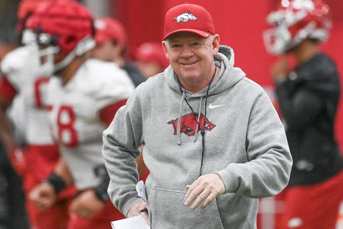 Heartbreaking News: Bobby Petrino Former head Razorback Nation just passed away at the age of 63…..