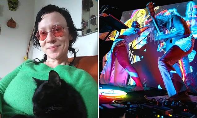 102786679-0-image-a-15_1759860760170